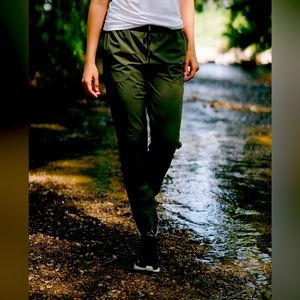 Zyia Olive Everywhere Pants XS NWT